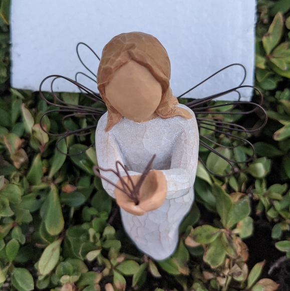 Willow Tree Angel of Freedom with Butterfly, includes box - Picture 3 of 16